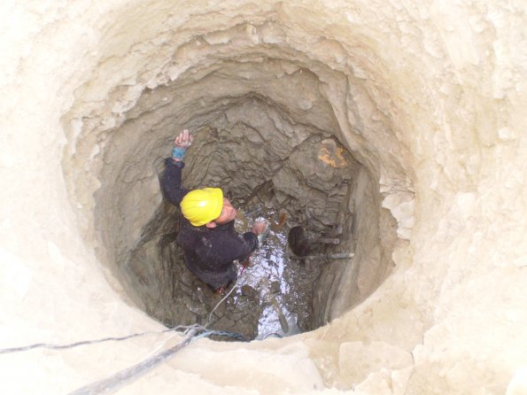 2009 03 03 - Digging Well - Perforating 3 - 2009_595